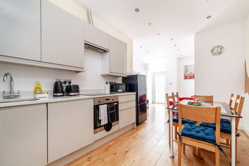 Spacious Retreat 2-Bed In Popular Camden Town Londen Buitenkant foto