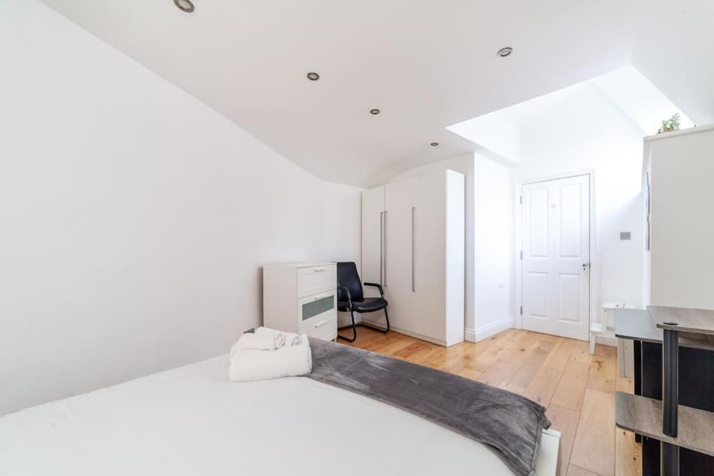 Spacious Retreat 2-Bed In Popular Camden Town Londen Buitenkant foto