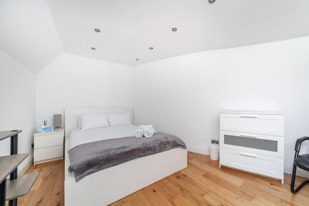 Spacious Retreat 2-Bed In Popular Camden Town Londen Buitenkant foto