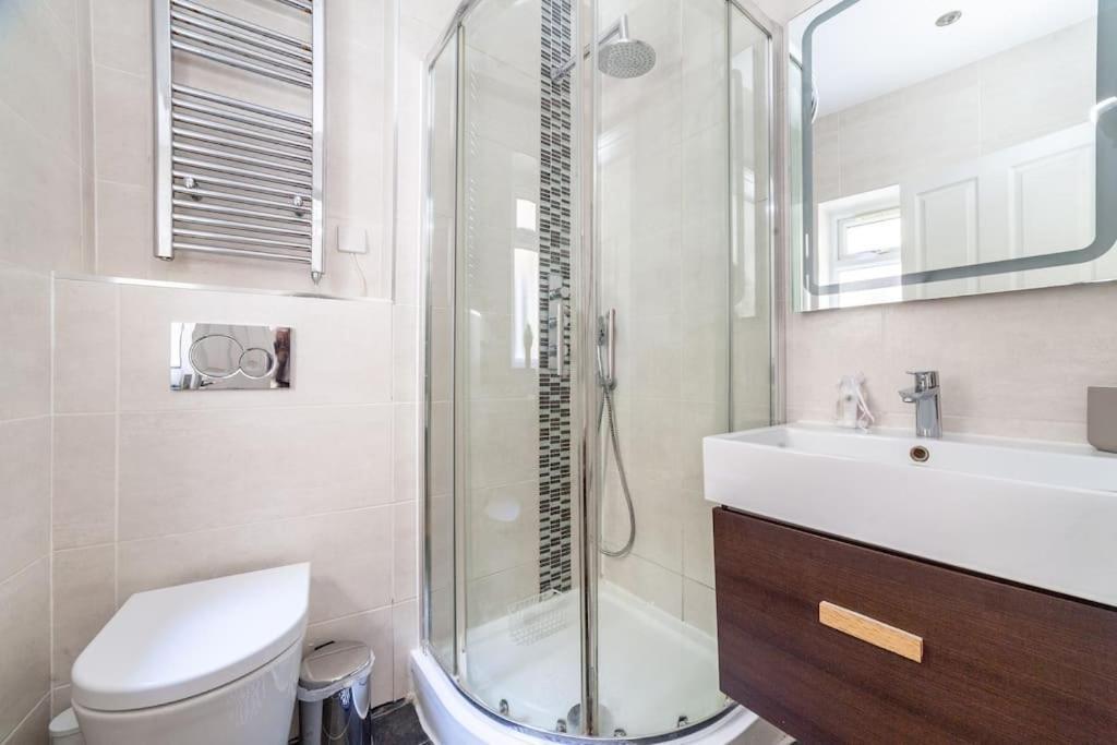 Spacious Retreat 2-Bed In Popular Camden Town Londen Buitenkant foto